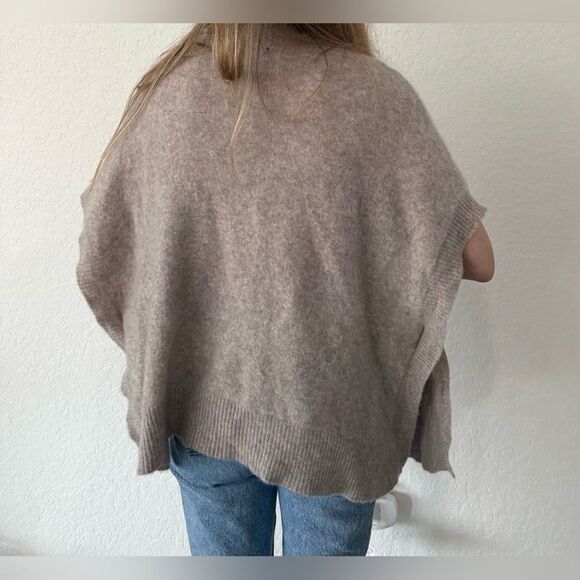 Halogen 100% Cashmere Cape with Pockets - One Size - Picture 5 of 7